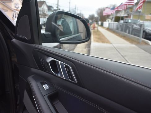 Used 2025 BMW X7 xDrive40i w/ Premium Package image 22