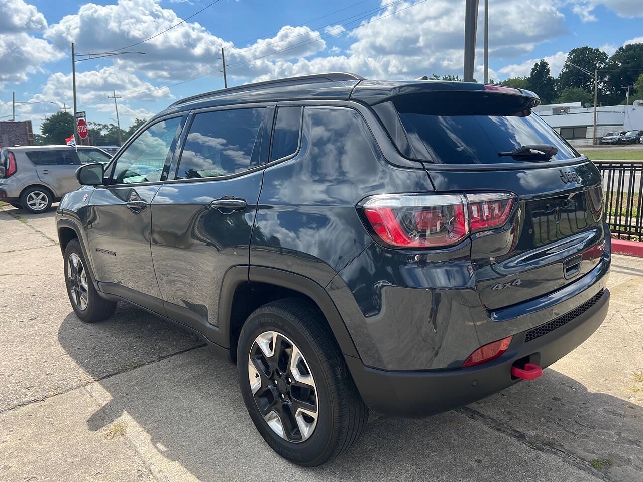 Used 2018 Jeep Compass Trailhawk w/ Leather Interior Group AWD/4WD image 7