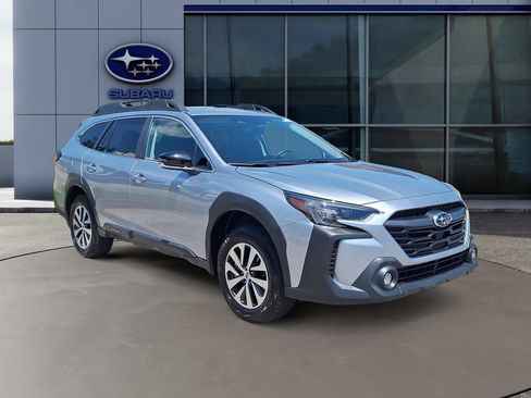 Certified 2025 Subaru Outback Premium AWD/4WD image 4
