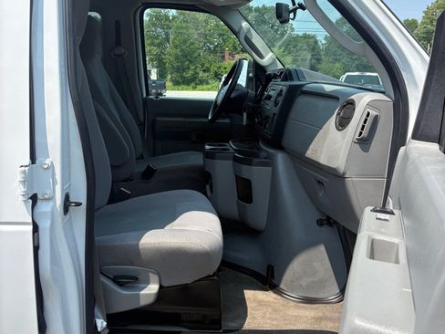 Used 2012 Ford E-350 and Econoline 350 XLT RWD image 10
