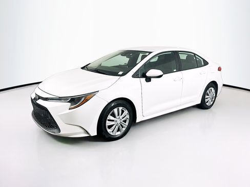 Used 2020 Toyota Corolla LE FWD image 3