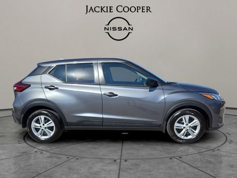 New 2025 Nissan Kicks Play S image 6