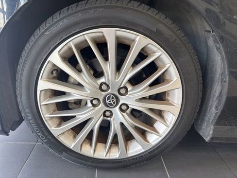 Used 2018 Toyota Camry XLE FWD image 2