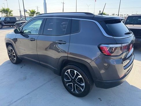 Used 2022 Jeep Compass Limited image 5