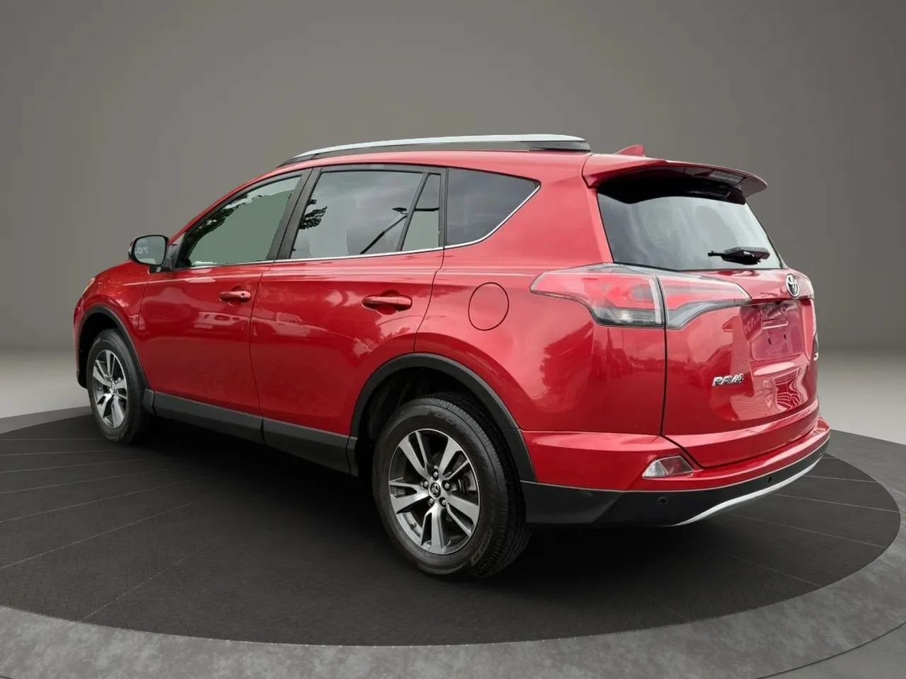 Used 2017 Toyota RAV4 XLE FWD image 6