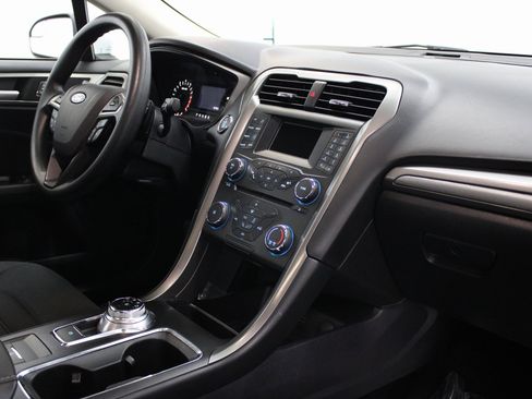 Used 2017 Ford Fusion SE image 27