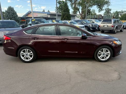 Used 2018 Ford Fusion SE w/ Fusion SE Technology Package FWD image 10