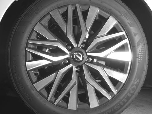 Used 2025 Nissan Altima 2.5 SV FWD image 12