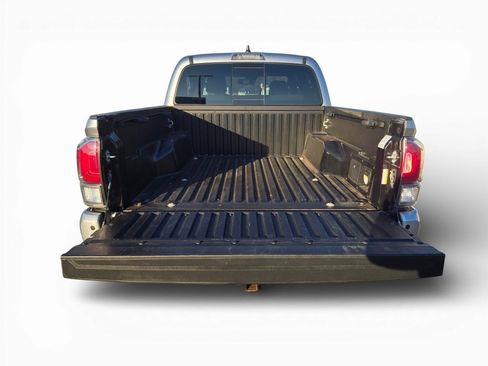 Used 2023 Toyota Tacoma TRD Off-Road w/ Technology Package image 5