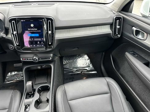 Used 2025 Volvo XC40 B5 Core w/ Protection Package Premier AWD/4WD image 18