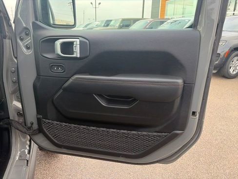 Used 2022 Jeep Wrangler Unlimited Rubicon image 43