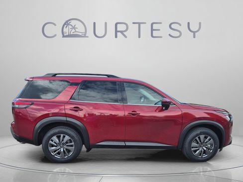 Certified 2024 Nissan Pathfinder SV AWD/4WD image 8