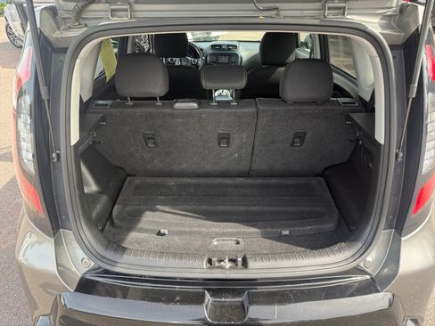 Used 2016 Kia Soul + FWD image 32