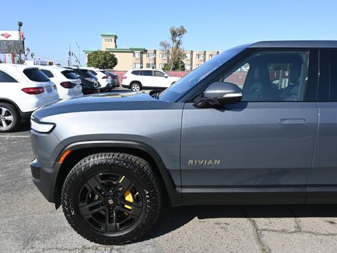 Used 2023 Rivian R1T Adventure image 9