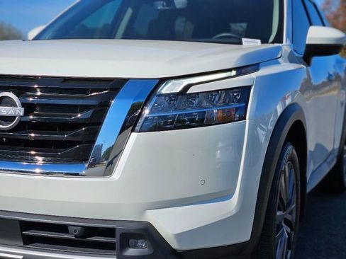 Certified 2024 Nissan Pathfinder SL w/ SL Premium Package image 9