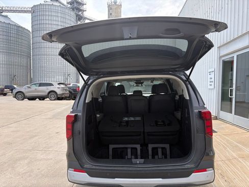 Used 2025 Kia Carnival FWD image 6