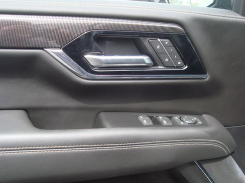 Certified 2025 GMC Yukon XL Elevation w/ Elevation Premium Package AWD/4WD image 6