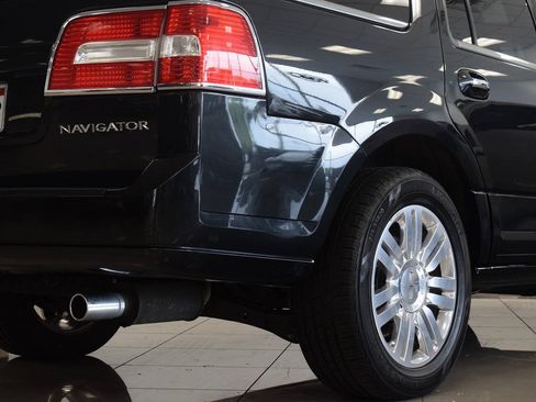 Used 2014 Lincoln Navigator 2WD image 16