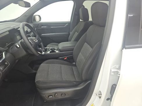 Used 2025 GMC Acadia Elevation image 4