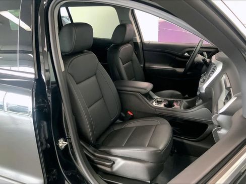 Used 2023 GMC Acadia SLT image 11