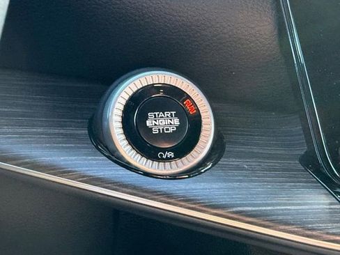 Used 2024 Jeep Wagoneer L Series II w/ Flexible Seating Group image 16