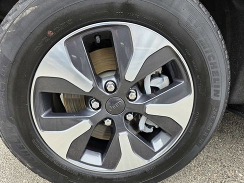 Used 2023 Jeep Grand Cherokee 4WD 4xe w/ Luxury Tech Group II image 4