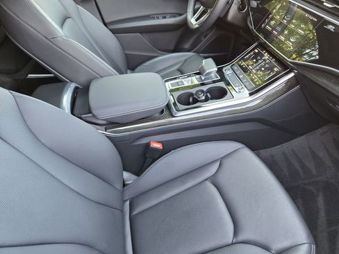 Certified 2022 Audi Q8 Premium Plus w/ Premium Plus Package image 16