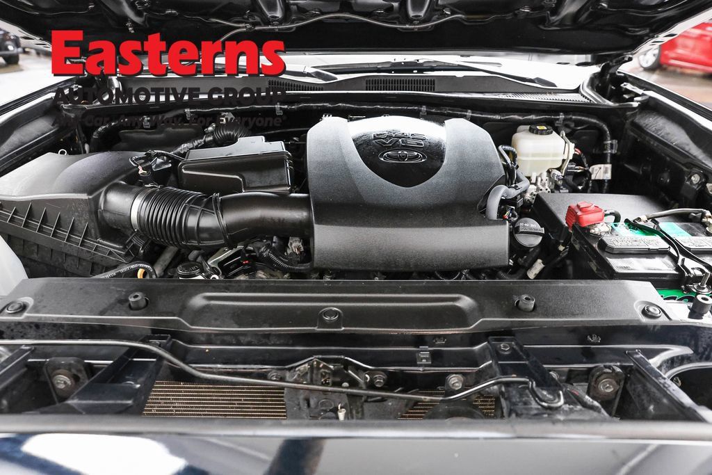 Used 2021 Toyota Tacoma TRD Off-Road AWD/4WD image 9