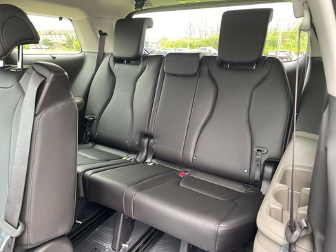 New 2026 Kia Carnival EX FWD image 13