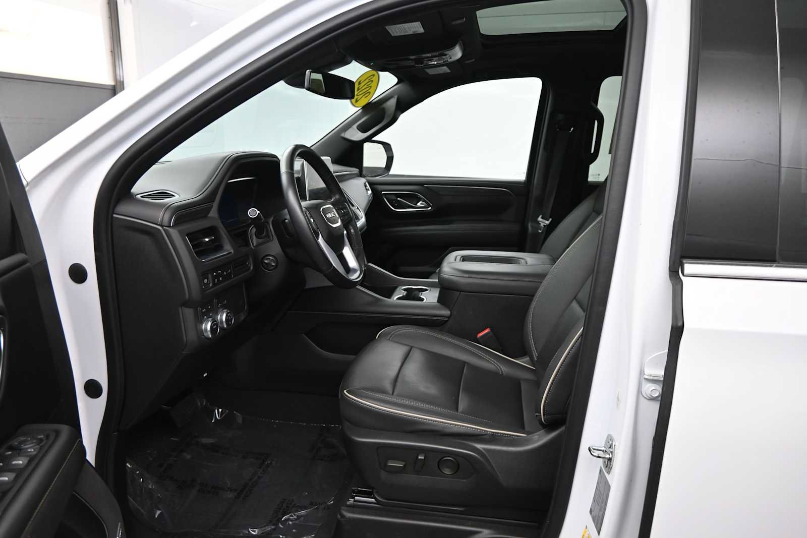 Used 2022 GMC Yukon XL SLT w/ SLT Premium Package AWD/4WD image 12