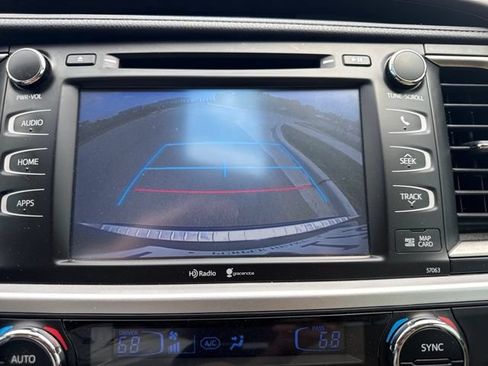 Used 2015 Toyota Highlander XLE FWD image 12