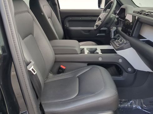 Used 2025 Land Rover Defender 110 S image 23