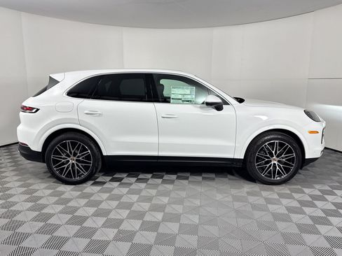 Certified 2026 Porsche Cayenne AWD/4WD image 8