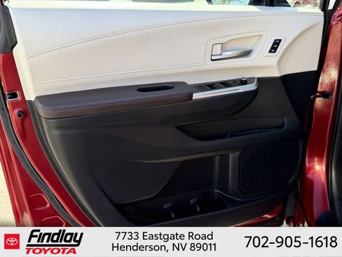 Certified 2023 Toyota Sienna Platinum FWD image 18
