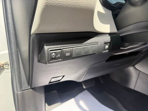 Used 2022 Toyota Corolla LE FWD image 18