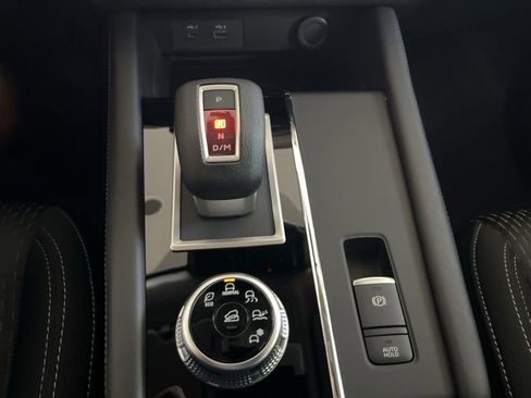 Used 2024 Mitsubishi Outlander ES image 9