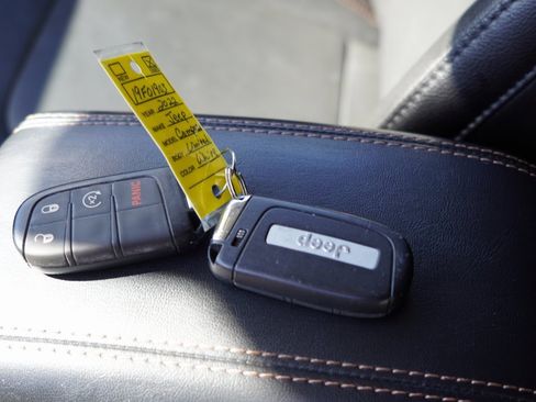 Used 2022 Jeep Compass Limited image 2