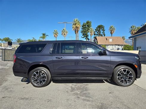 Used 2024 Chevrolet Suburban RST w/ Luxury Package image 2