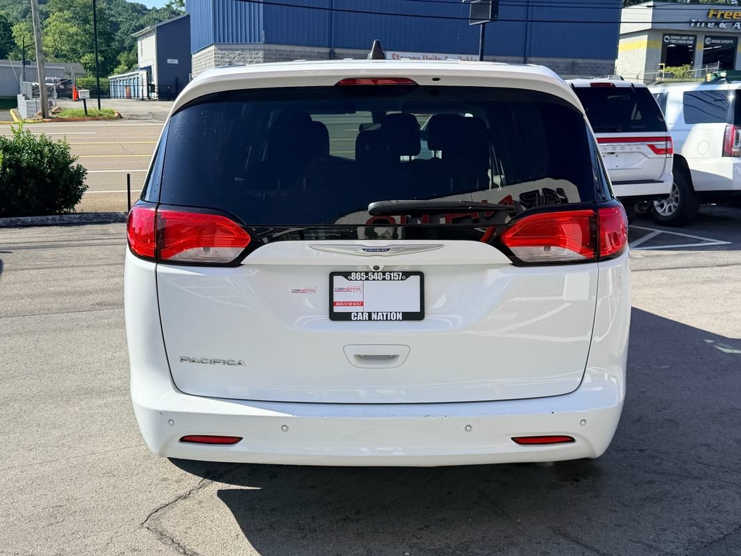 Used 2018 Chrysler Pacifica L FWD image 5