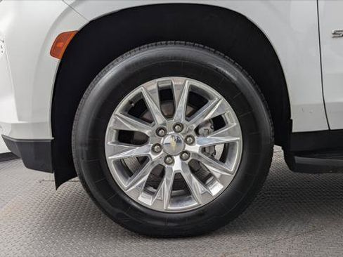 Used 2023 Chevrolet Suburban Premier image 32