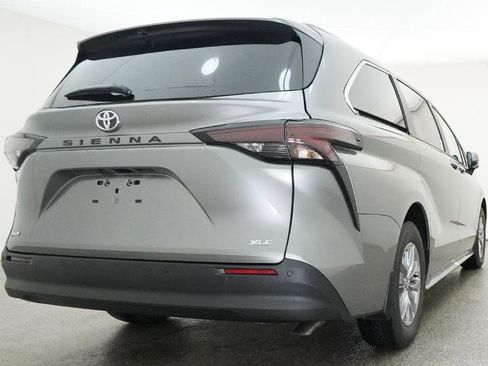 New 2026 Toyota Sienna XLE FWD image 21