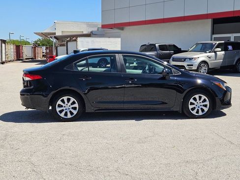 Used 2025 Toyota Corolla LE image 4