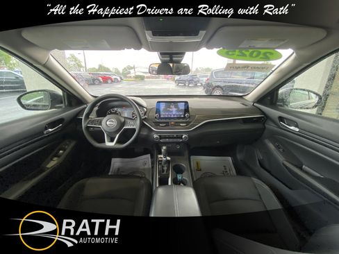 Used 2025 Nissan Altima 2.5 SV FWD image 17