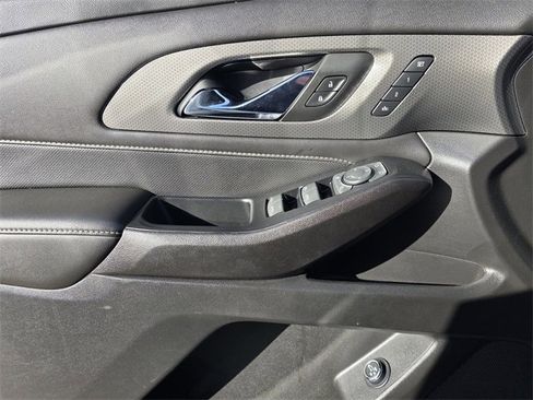 Used 2023 Chevrolet Traverse Premier w/ Redline Edition image 17