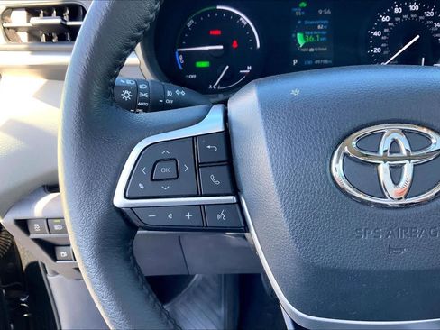 Used 2023 Toyota Sienna XLE image 24