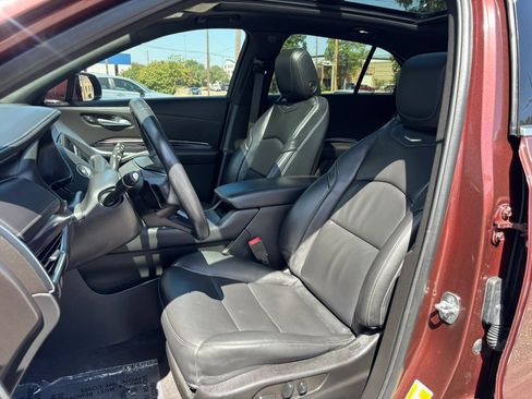 Used 2022 Cadillac XT4 Luxury w/ Cold Weather Package FWD image 16
