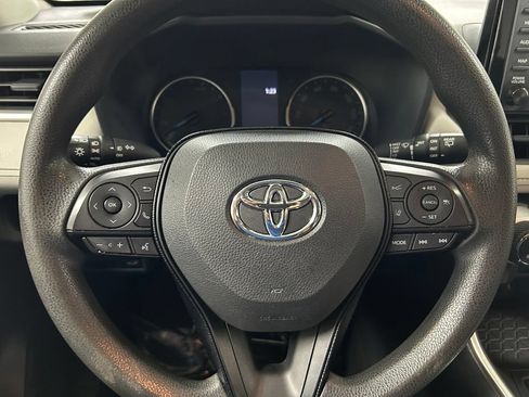 Certified 2020 Toyota RAV4 XLE w/ Convenience Package AWD/4WD image 19