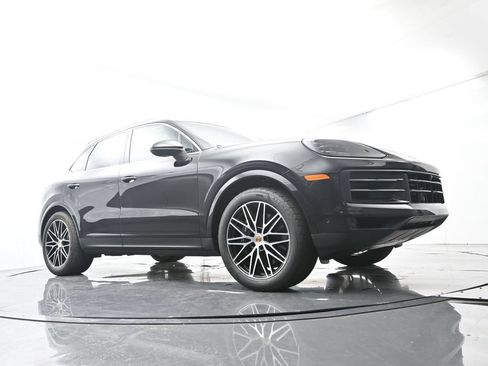 Certified 2025 Porsche Cayenne AWD/4WD image 51