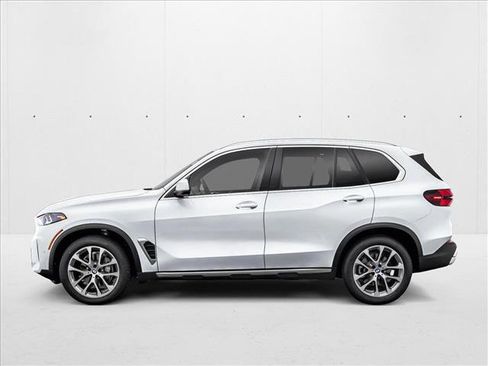New 2026 BMW X5 xDrive40i w/ M Sport Package AWD/4WD image 3