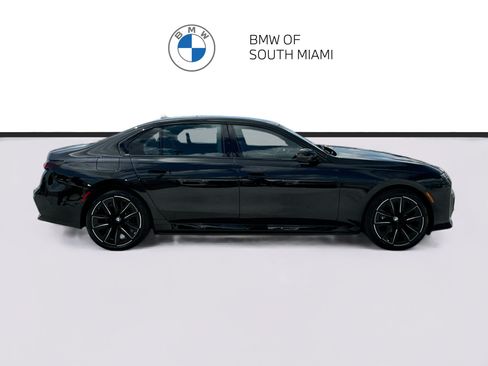 Certified 2024 BMW i7 xDrive60 w/ Premium Package AWD/4WD image 8